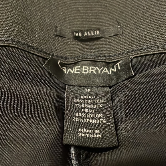 Allie Capri with Ruffle - Picture 4 of 4